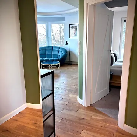 White Glove Deluxe Kapitanska